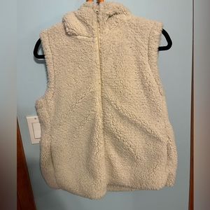 Dylan boutique sherpa vest (M)
